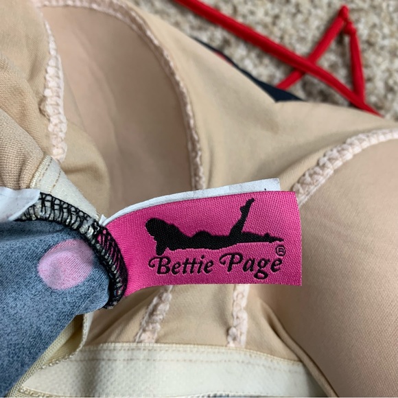 Bettie Page polka dot retro swimsuit - Picture 5 of 11